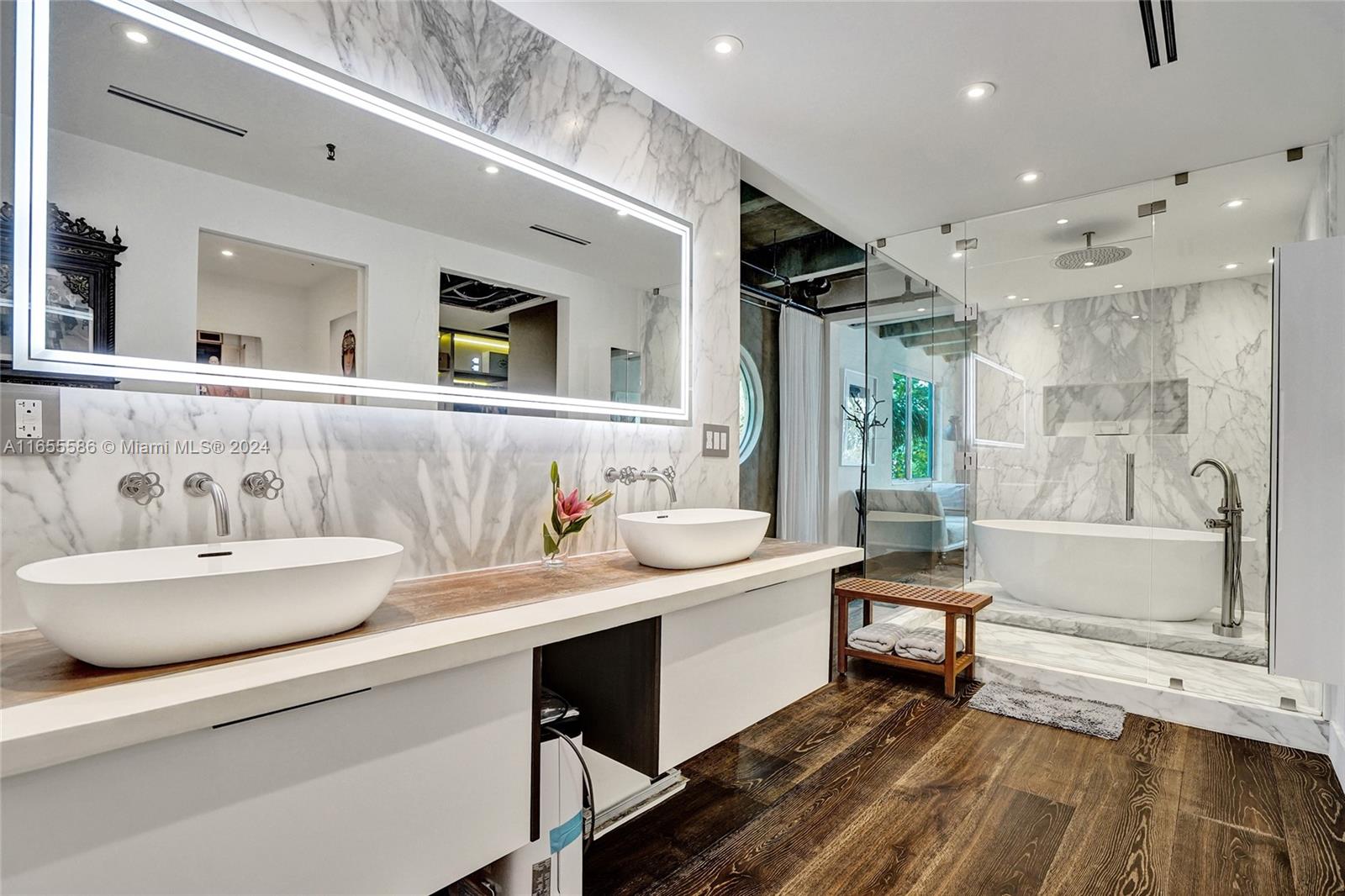 EL CYCLON CONDO - Residential