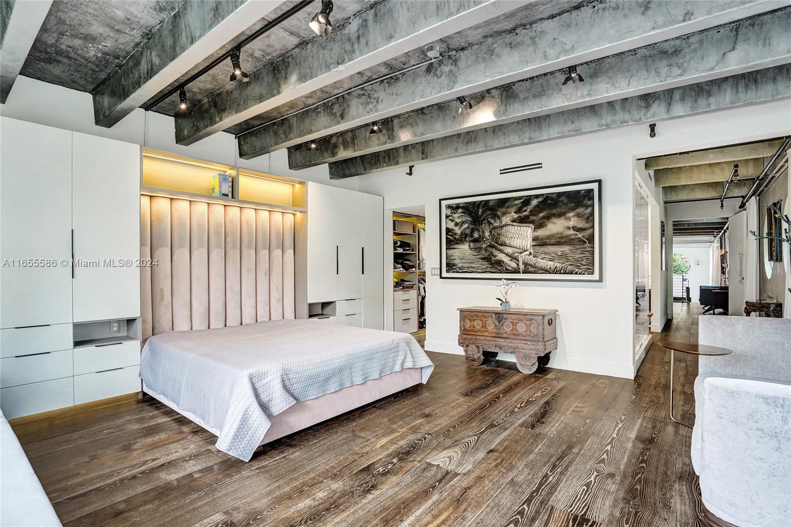 EL CYCLON CONDO - Residential