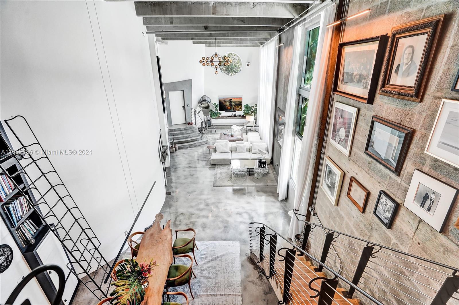 EL CYCLON CONDO - Residential