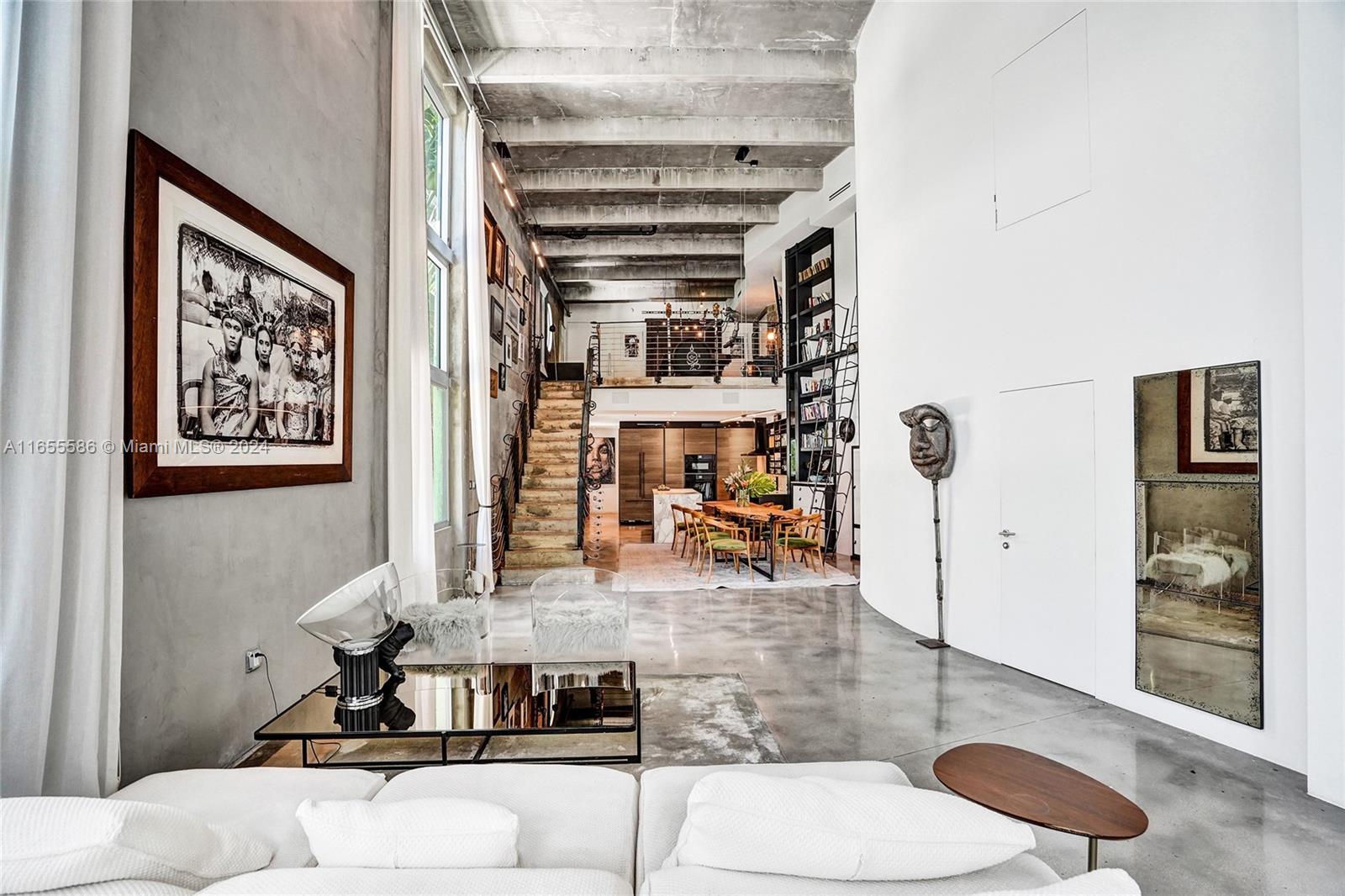 EL CYCLON CONDO - Residential