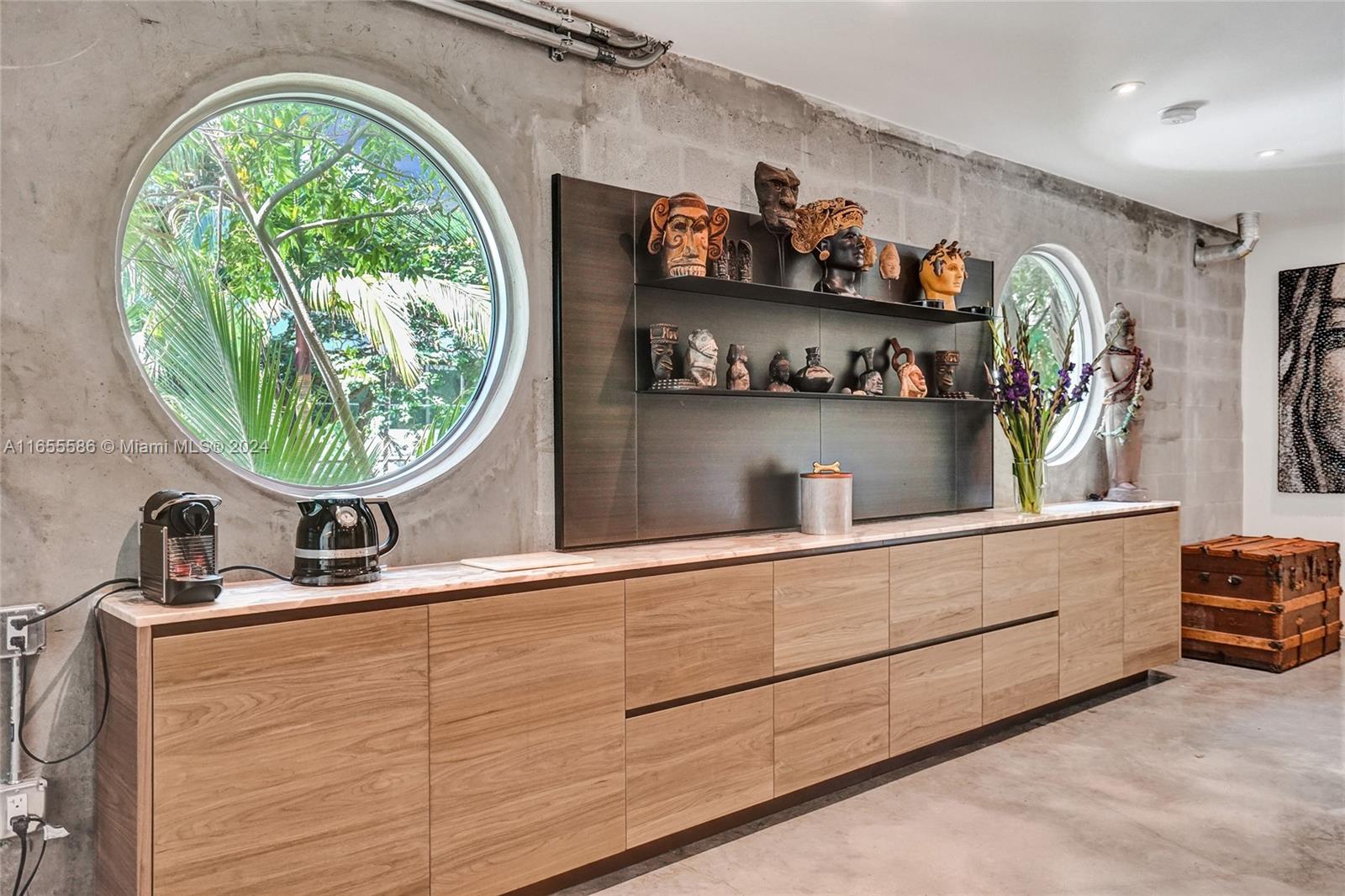 EL CYCLON CONDO - Residential
