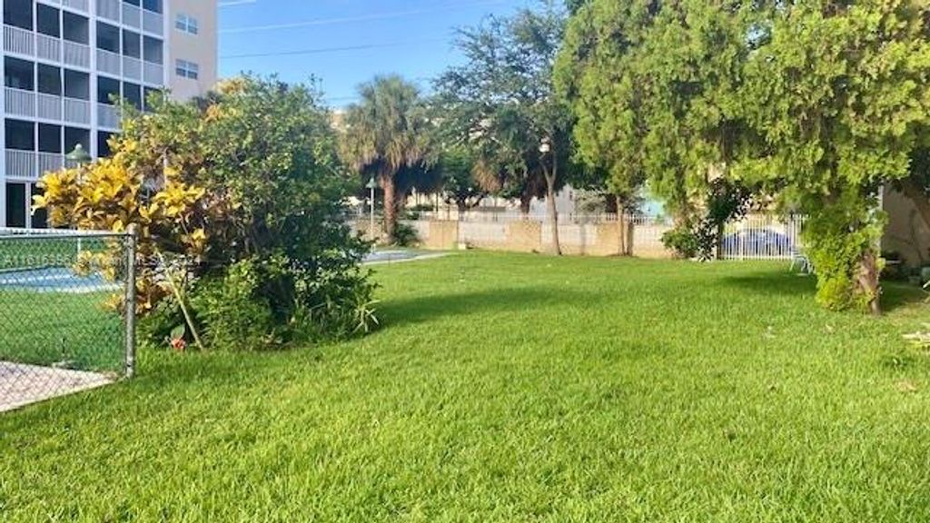 Photo of 301 NE 14th Ave #206, Hallandale Beach, FL 33009 (MLS # A11616396)