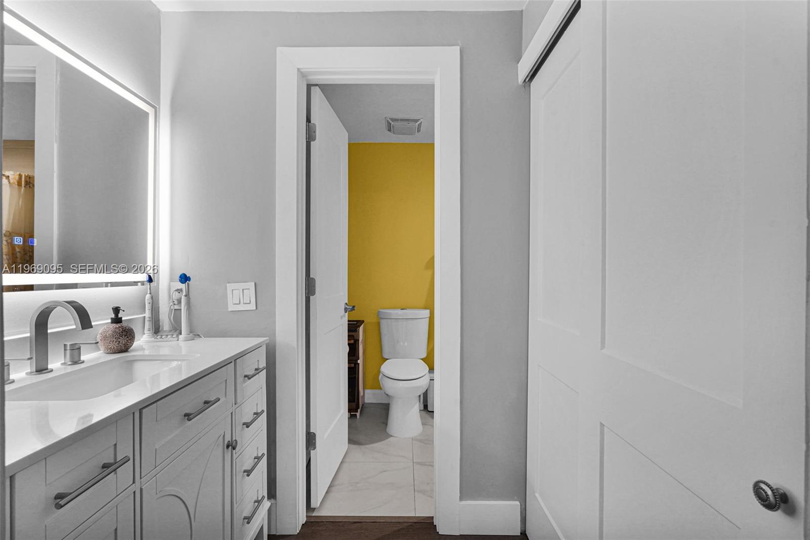 VALENCIA TOWNHOMES - Residential