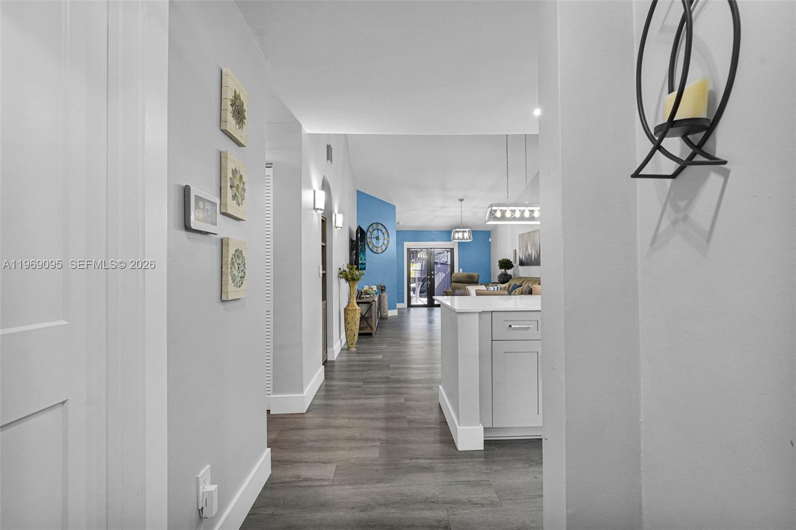 VALENCIA TOWNHOMES - Residential