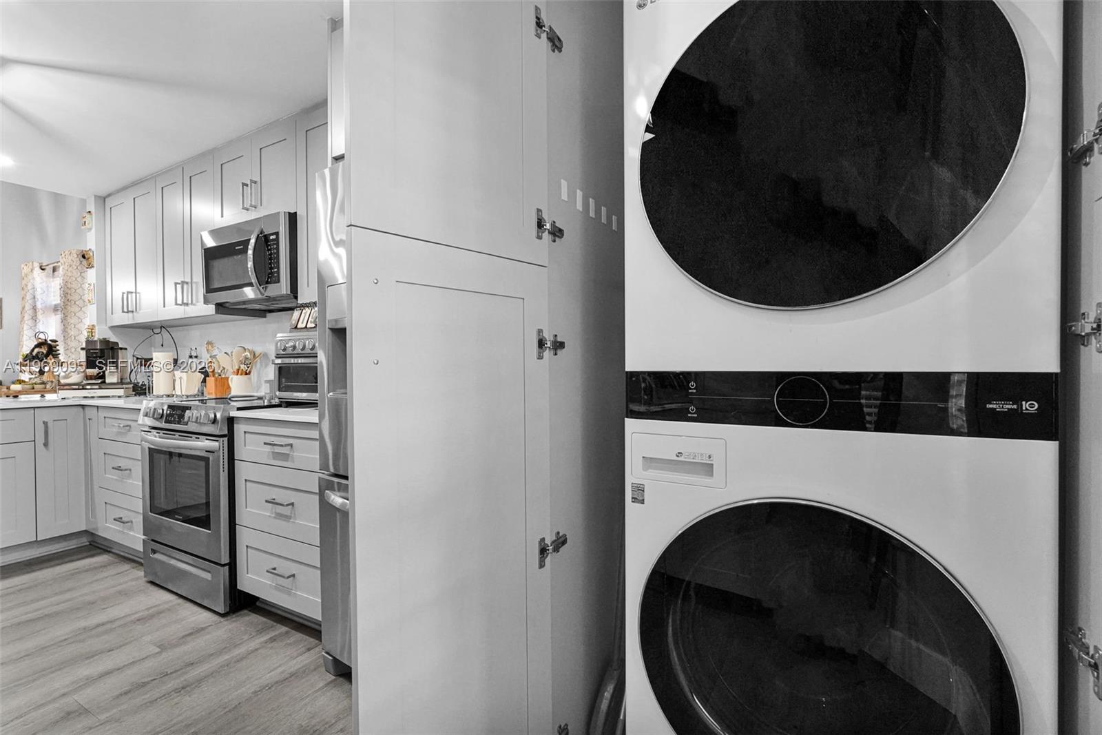 VALENCIA TOWNHOMES - Residential