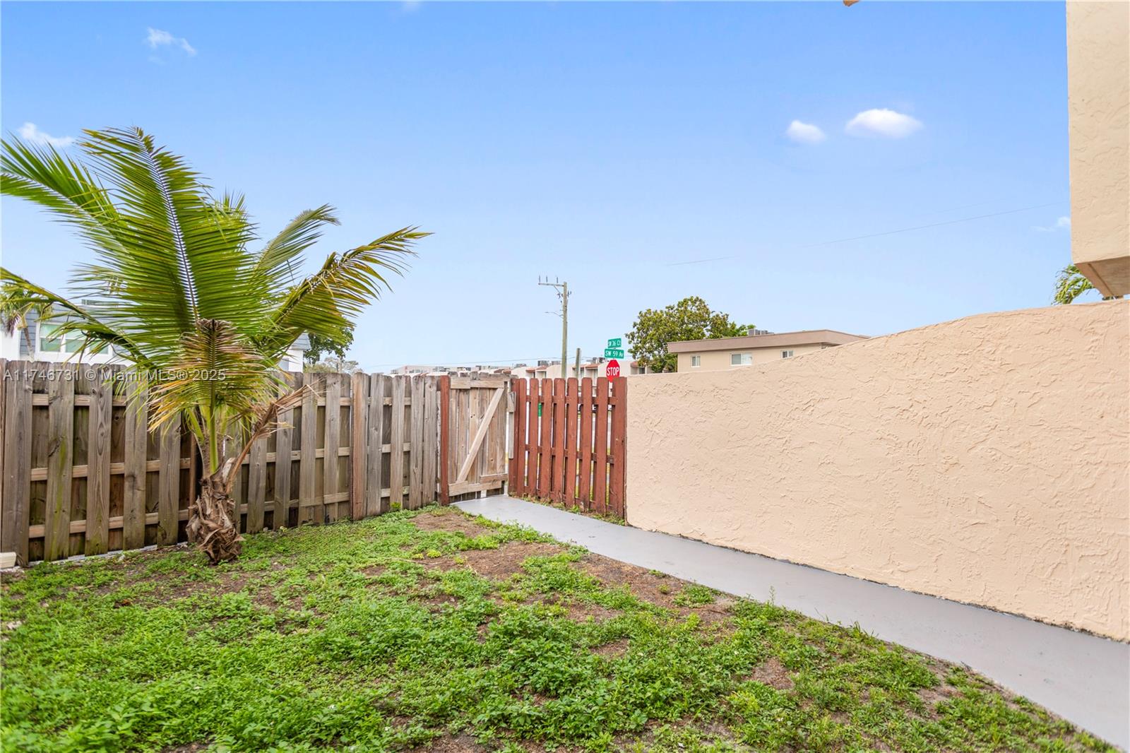 PALMAS TOWNHOUSES CONDO - Residential