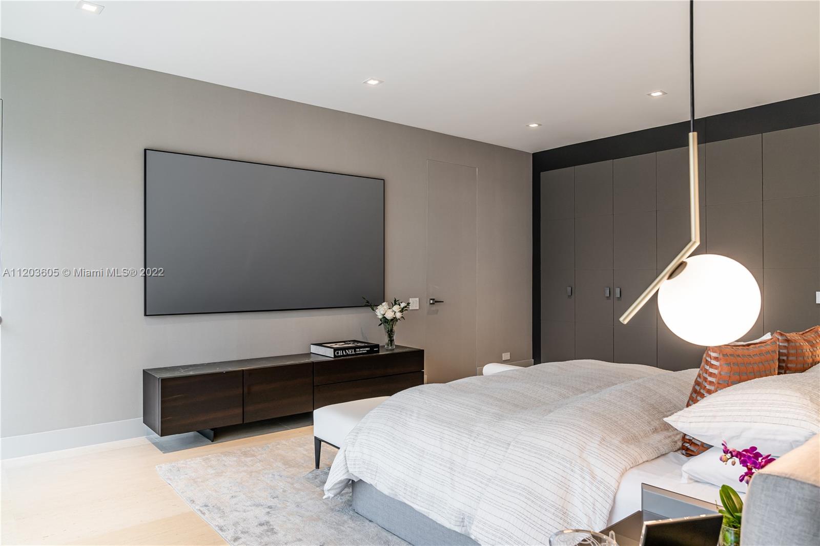 UNIVERSITY ESTATES - Residential