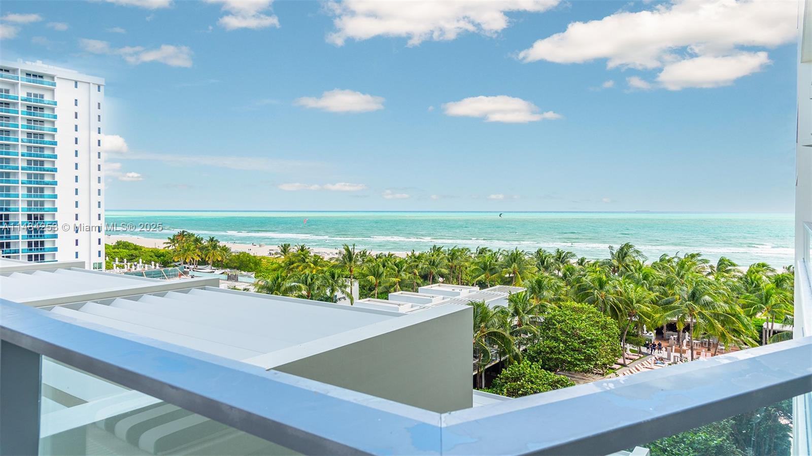 2201 Collins Ave 711