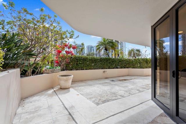 TURNBERRY ISLE SOUTH COND - Residential