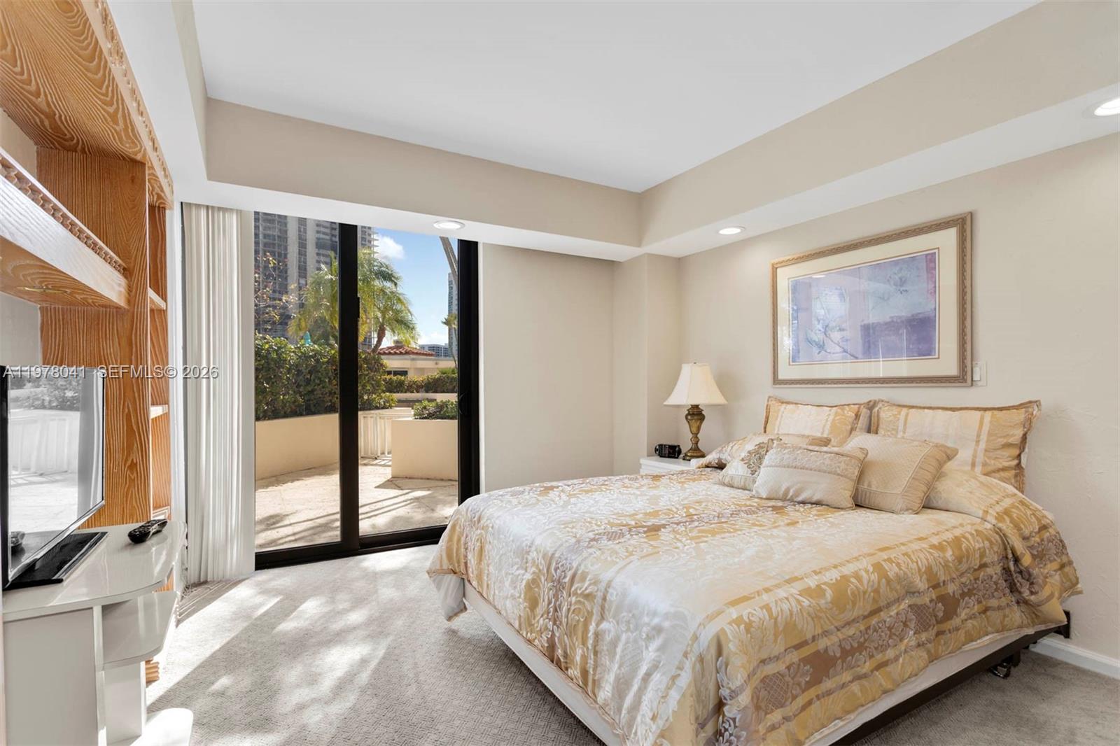 TURNBERRY ISLE SOUTH COND - Residential