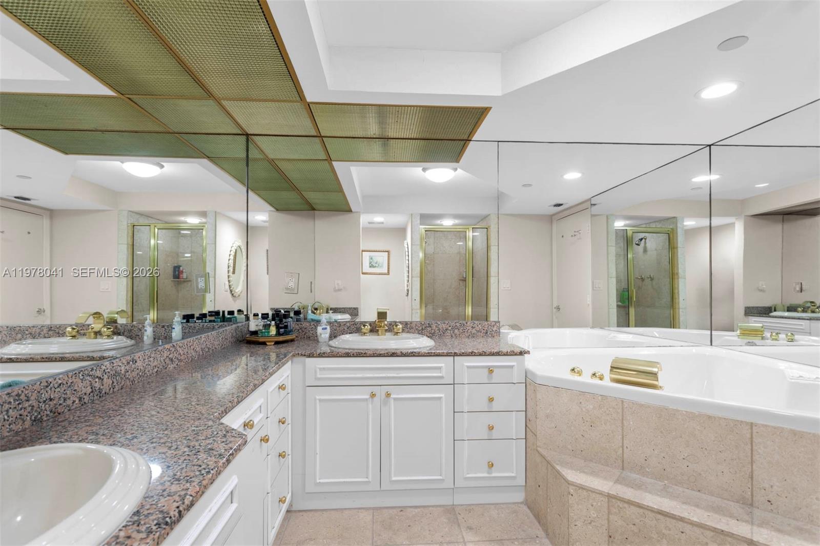 TURNBERRY ISLE SOUTH COND - Residential