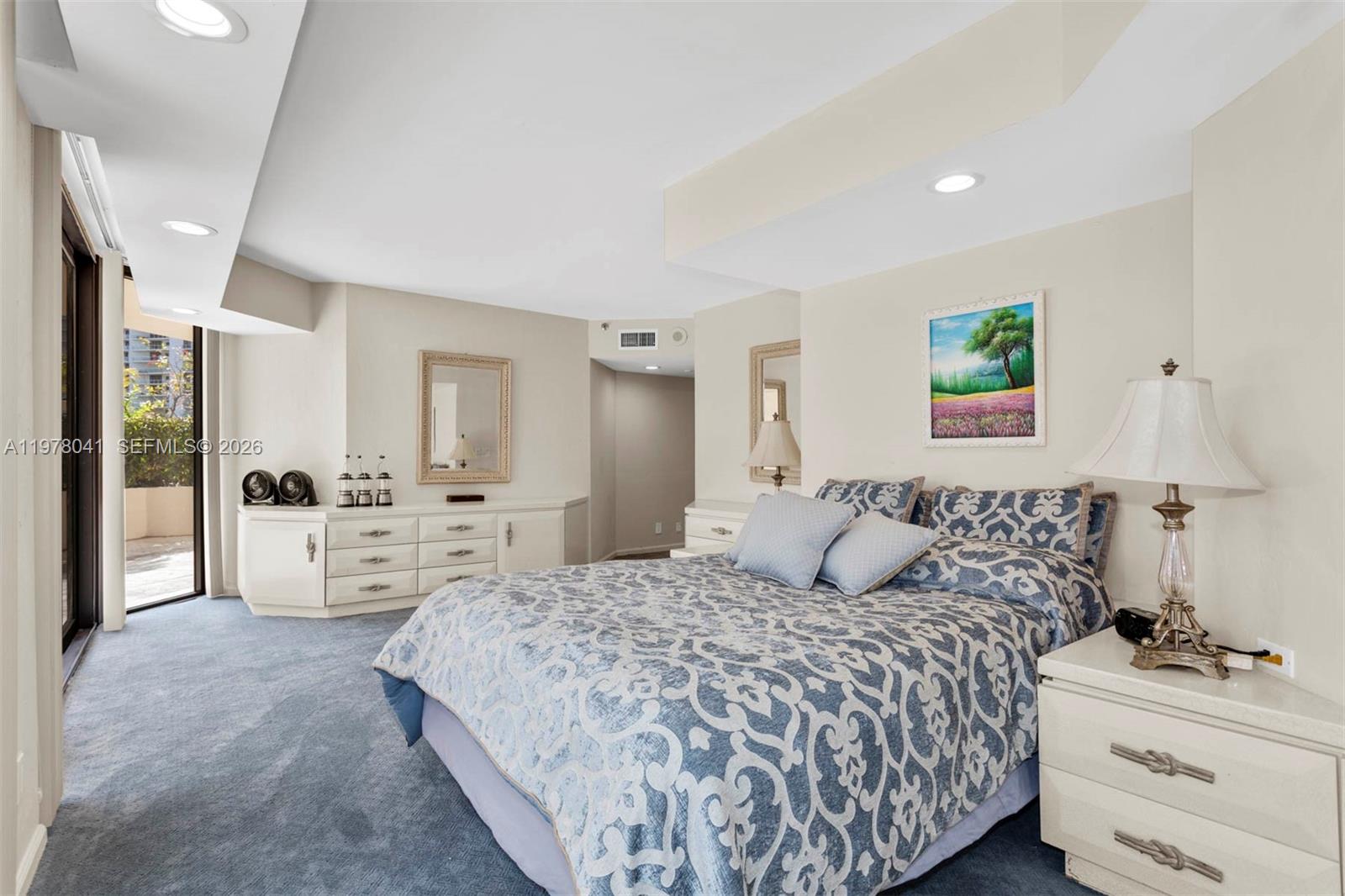 TURNBERRY ISLE SOUTH COND - Residential