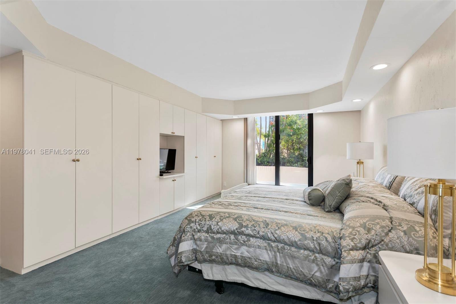 TURNBERRY ISLE SOUTH COND - Residential