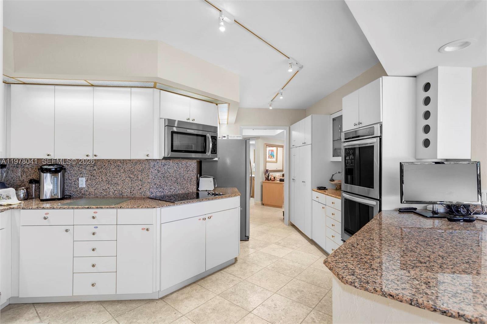 TURNBERRY ISLE SOUTH COND - Residential