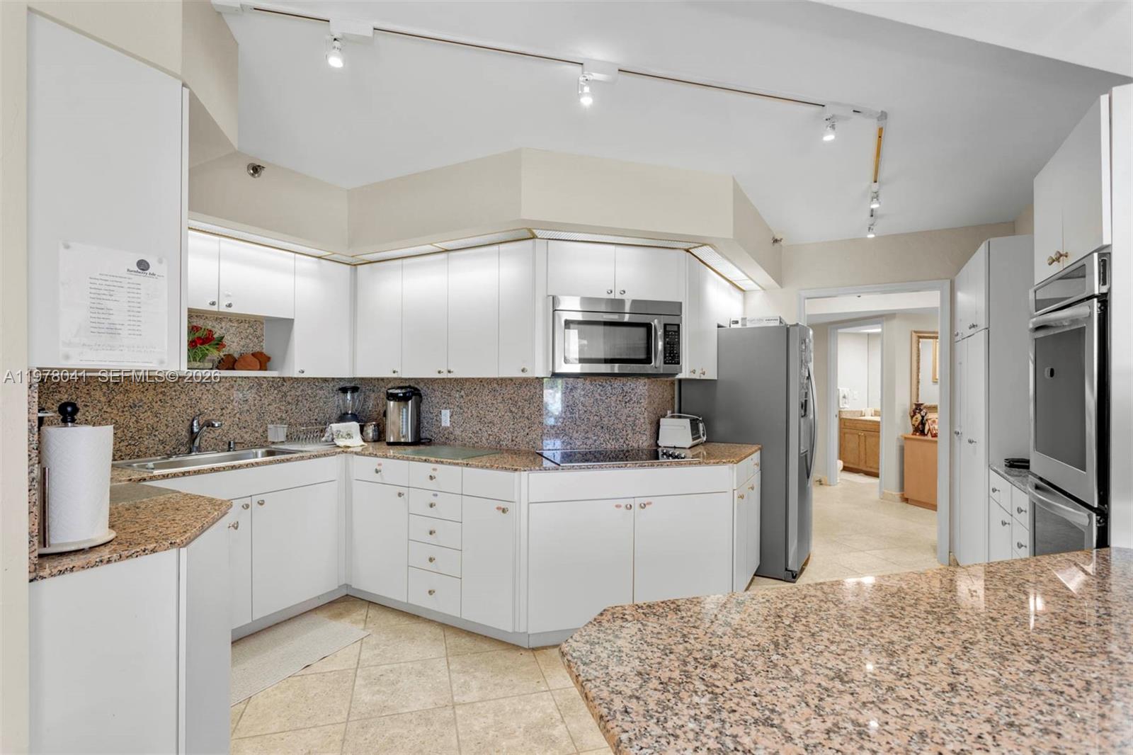 TURNBERRY ISLE SOUTH COND - Residential