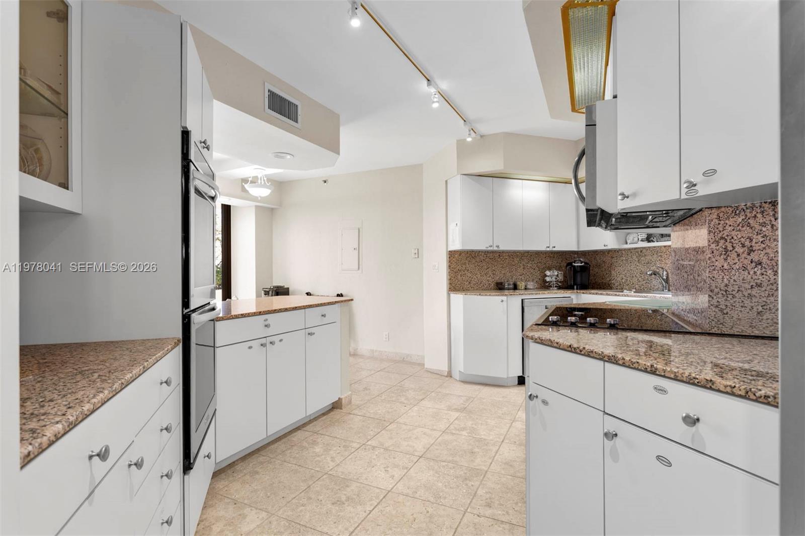 TURNBERRY ISLE SOUTH COND - Residential