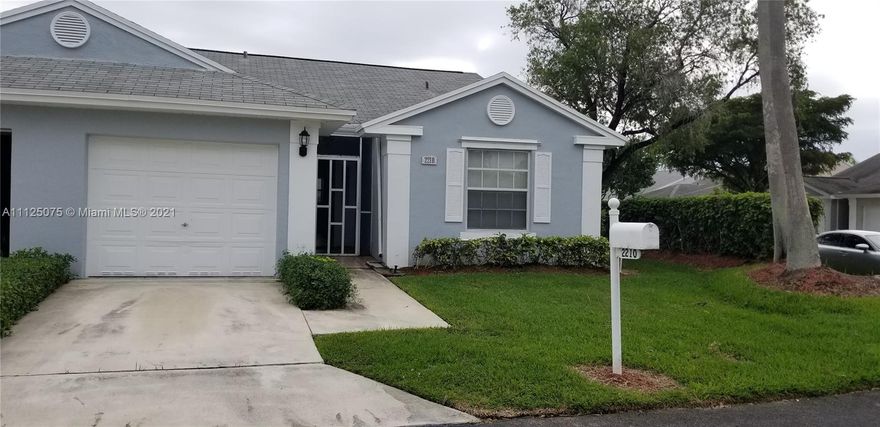 DELIGHTFUL TWO BEDROOM/ TWO BATHROOM VILLA IN MOST SOUGHT OFFER."NORTH GATE COMMUNITY" CUL-DE-SAC, CORNER UNIT! QUITE AND PEACEFUL...IDEAL FAMILIES. GATED WITH ROAMING SECURITY. FRESHLY PAINTED AND PRESSURE CLEANED...MANICURED LAWNS. FRESH MULCH, ETC.
