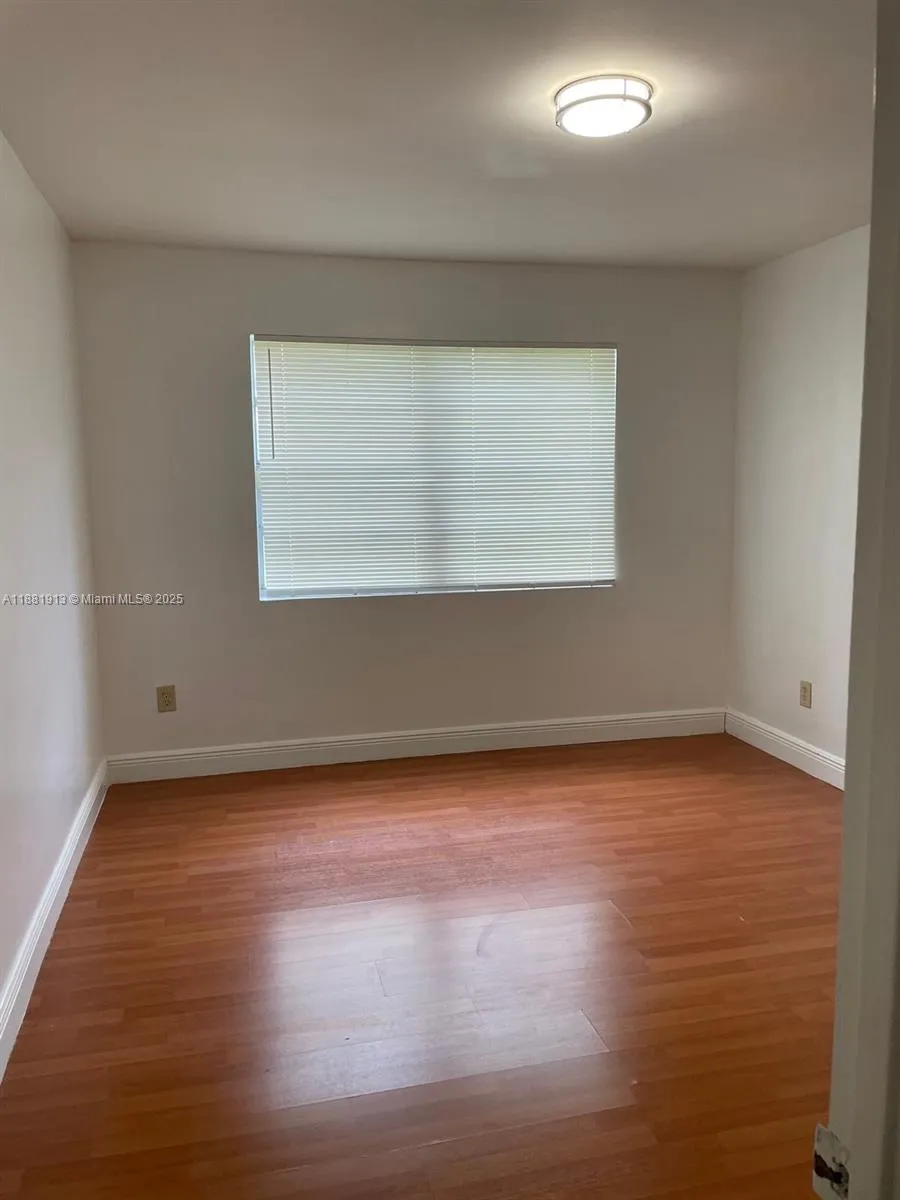 Miami, Florida 33196, United States, 2 Bedrooms Bedrooms, ,1 BathroomBathrooms,Residential,Active,227858