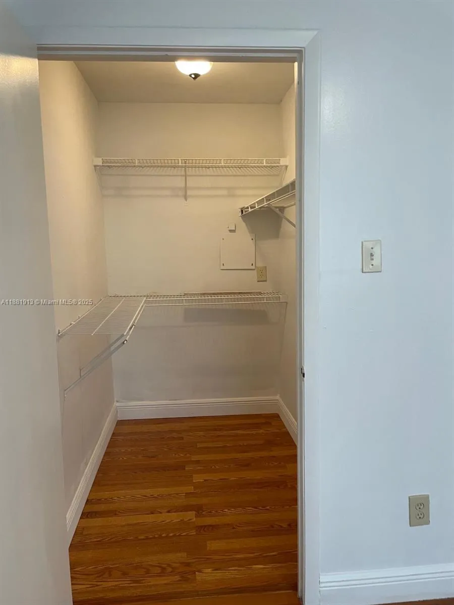 Miami, Florida 33196, United States, 2 Bedrooms Bedrooms, ,1 BathroomBathrooms,Residential,Active,227858