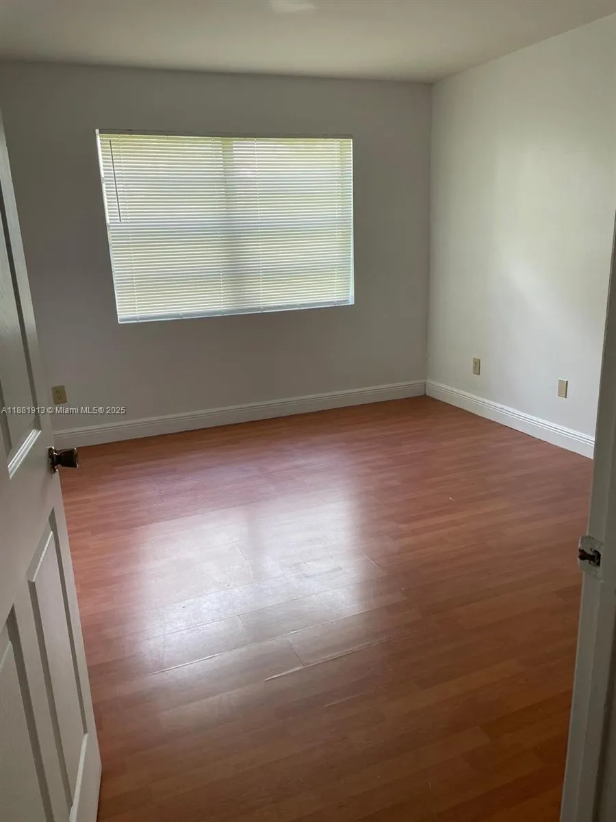 Miami, Florida 33196, United States, 2 Bedrooms Bedrooms, ,1 BathroomBathrooms,Residential,Active,227858