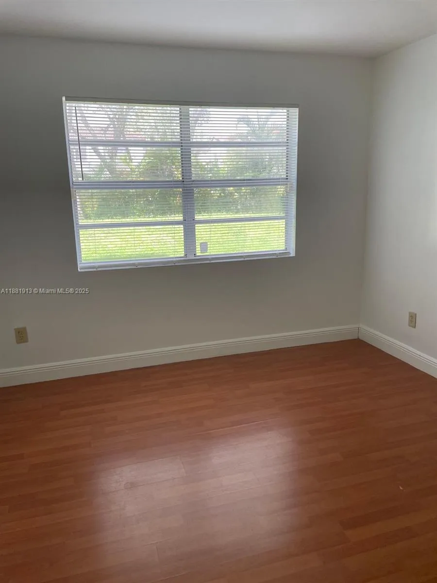 Miami, Florida 33196, United States, 2 Bedrooms Bedrooms, ,1 BathroomBathrooms,Residential,Active,227858