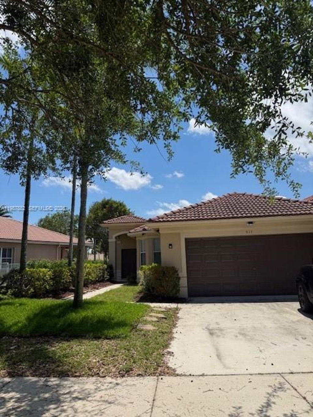 Photo of 513 Live Oak Ln, Weston, FL 33327 (MLS # A11987882)