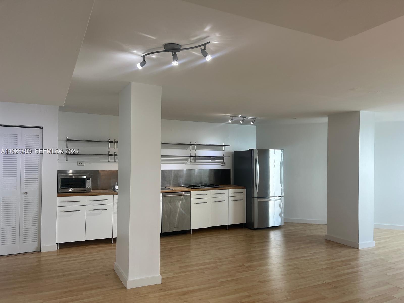 7135 Collins Ave 512