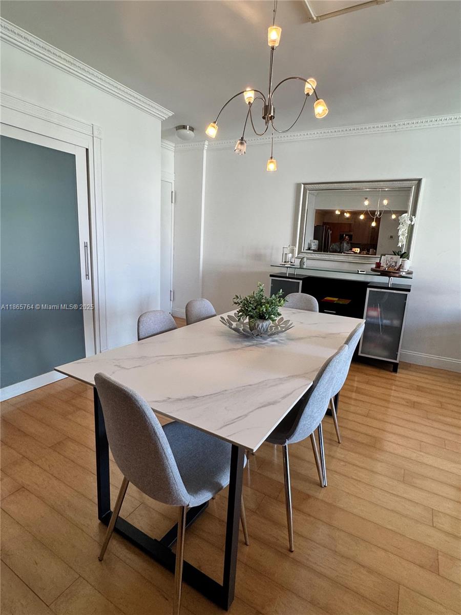 RESIDENCES ON HOLLYWOOD B - Residential Lease