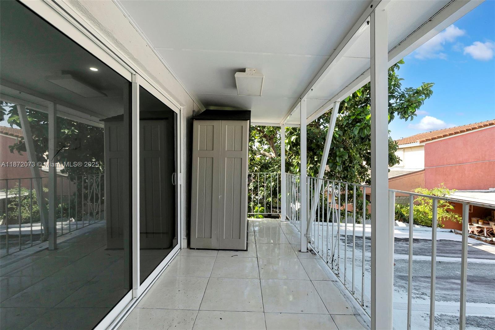 GRATIGNY RED TOWNHOUSES - Residential