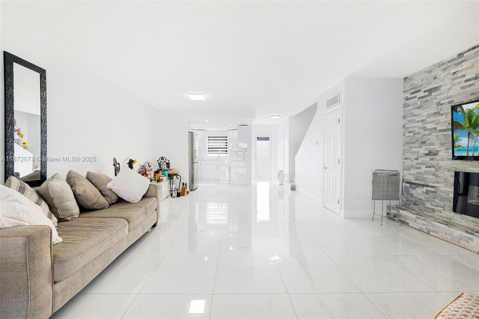 GRATIGNY RED TOWNHOUSES - Residential