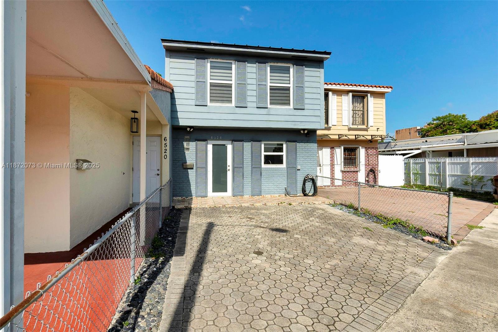 GRATIGNY RED TOWNHOUSES - Residential