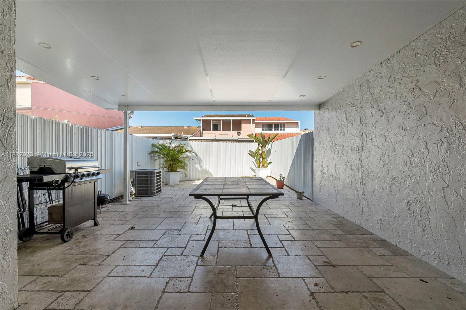 GRATIGNY RED TOWNHOUSES - Residential