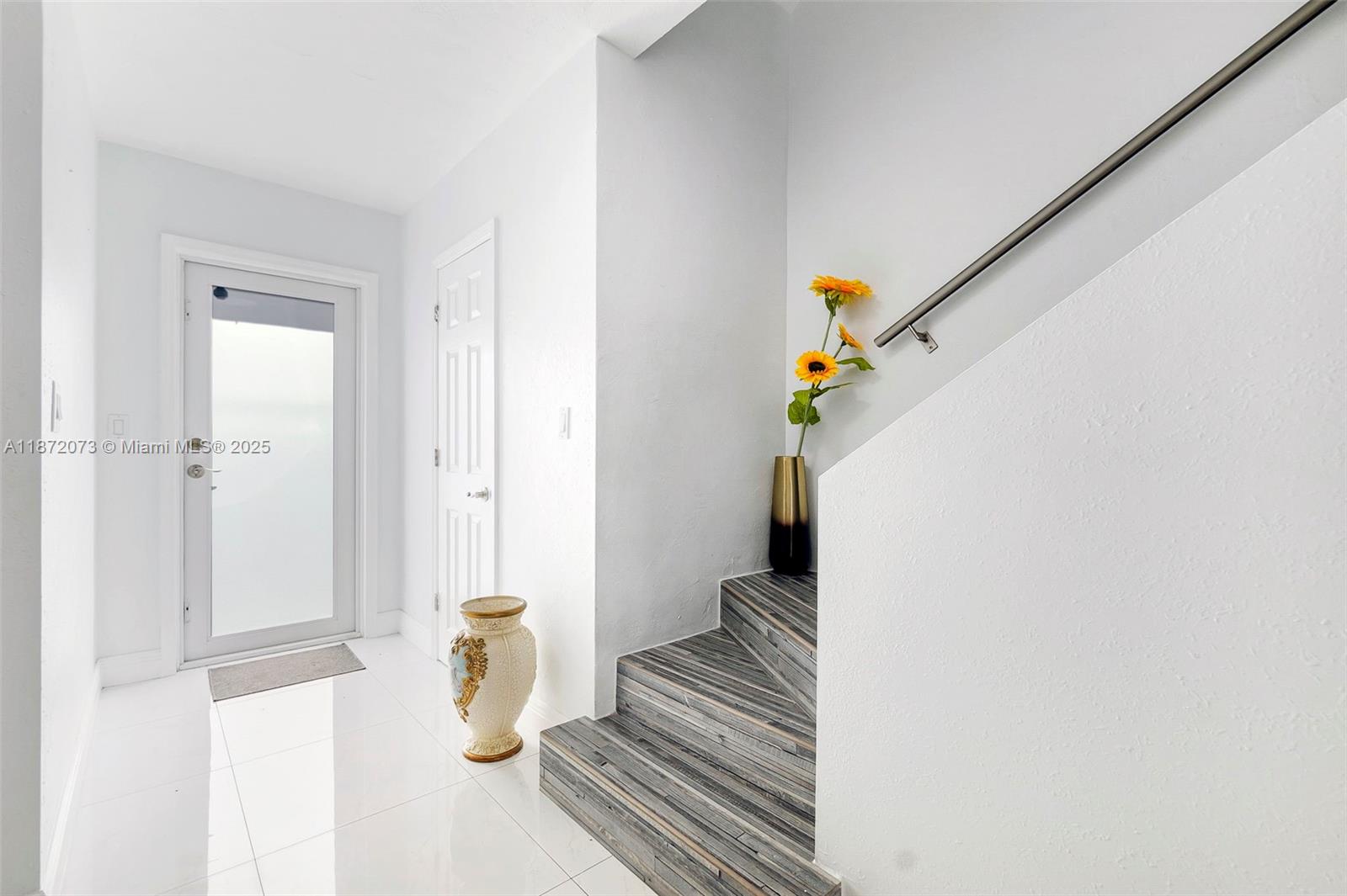 GRATIGNY RED TOWNHOUSES - Residential