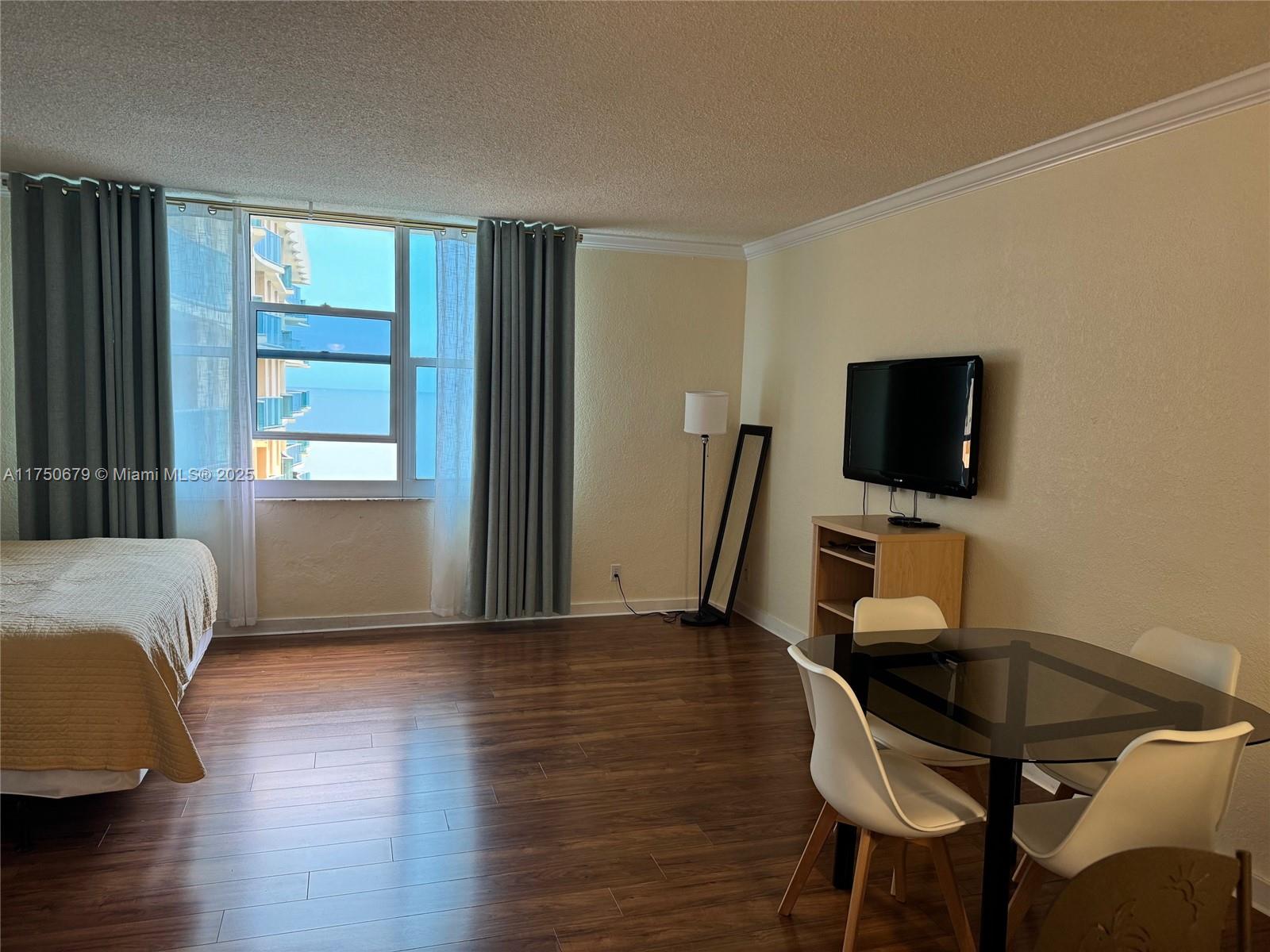 WAVE CONDO - Residential