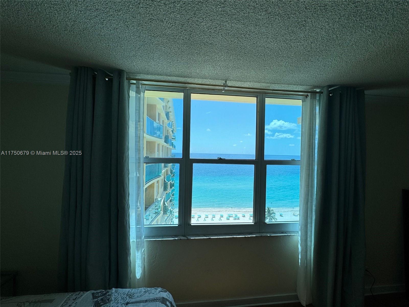 WAVE CONDO - Residential
