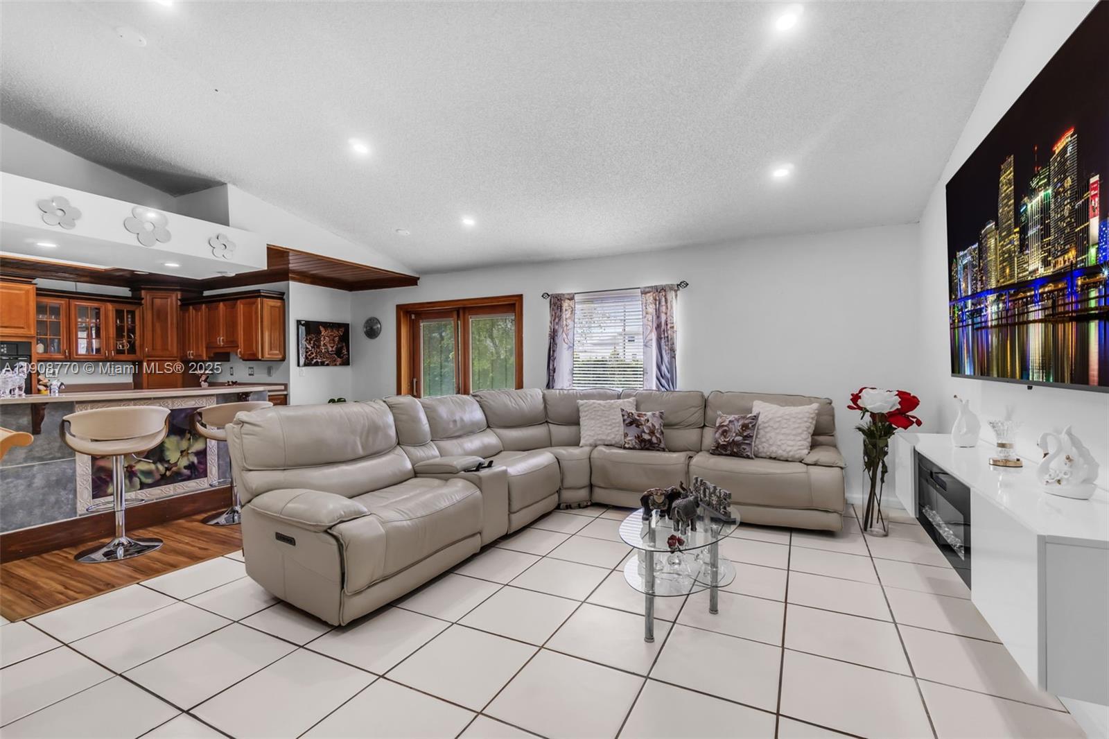 KEYS-GATE NO 1 - Residential