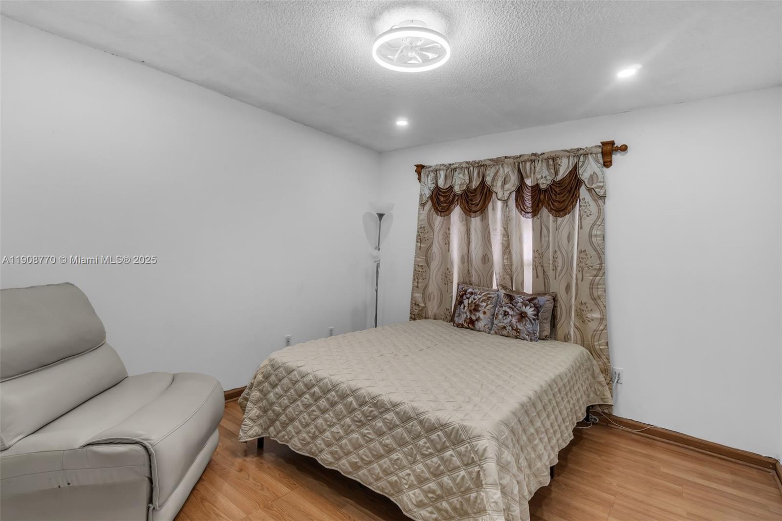 KEYS-GATE NO 1 - Residential