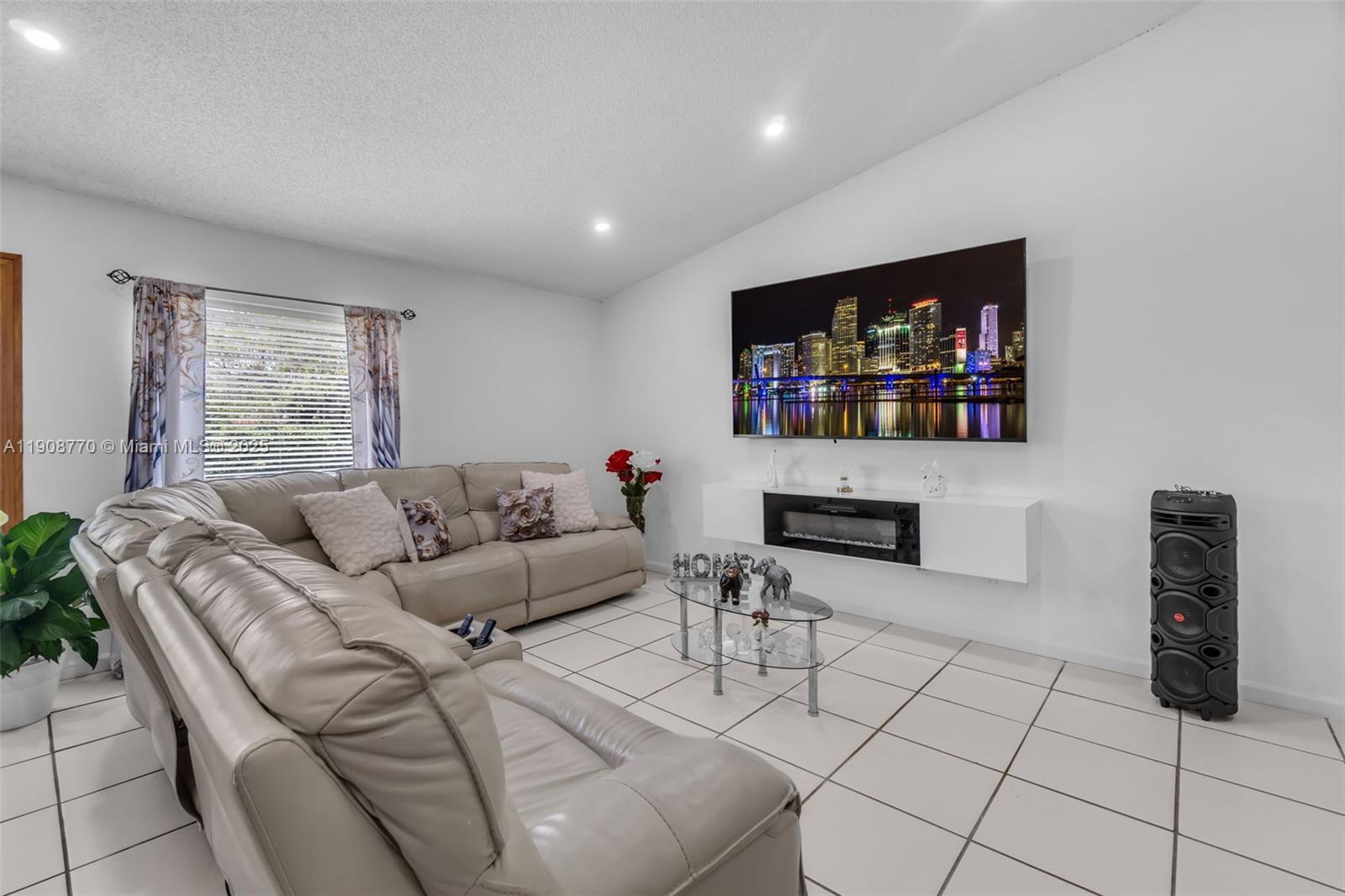 KEYS-GATE NO 1 - Residential