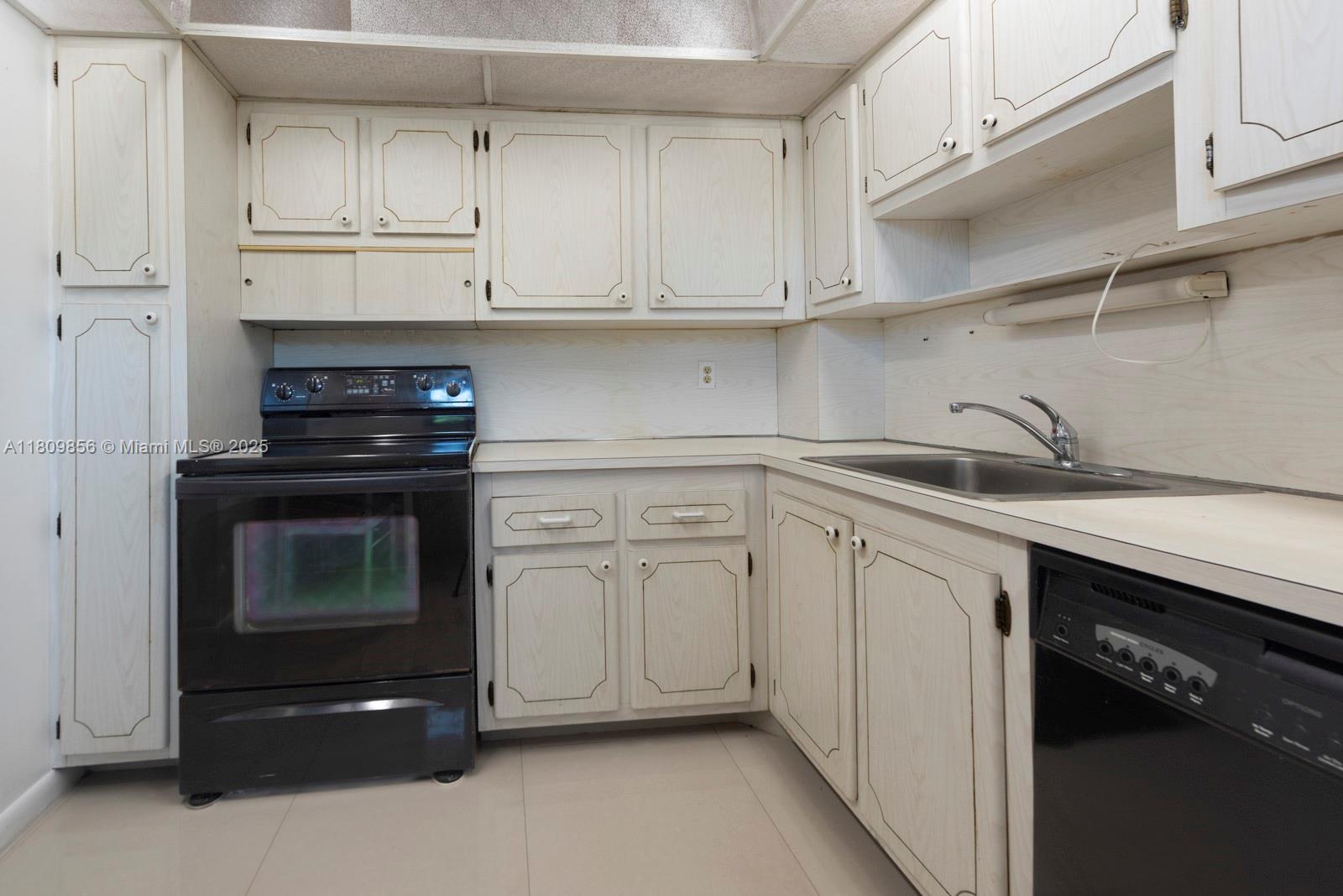 CAMBRIDGE HOUSE EAST - Residential