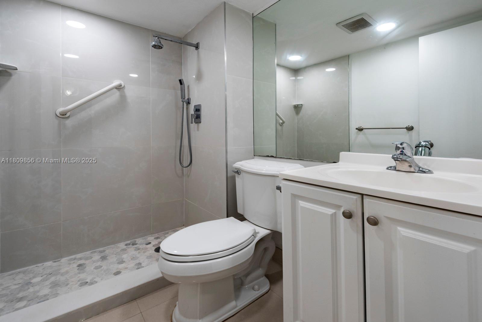 CAMBRIDGE HOUSE EAST - Residential