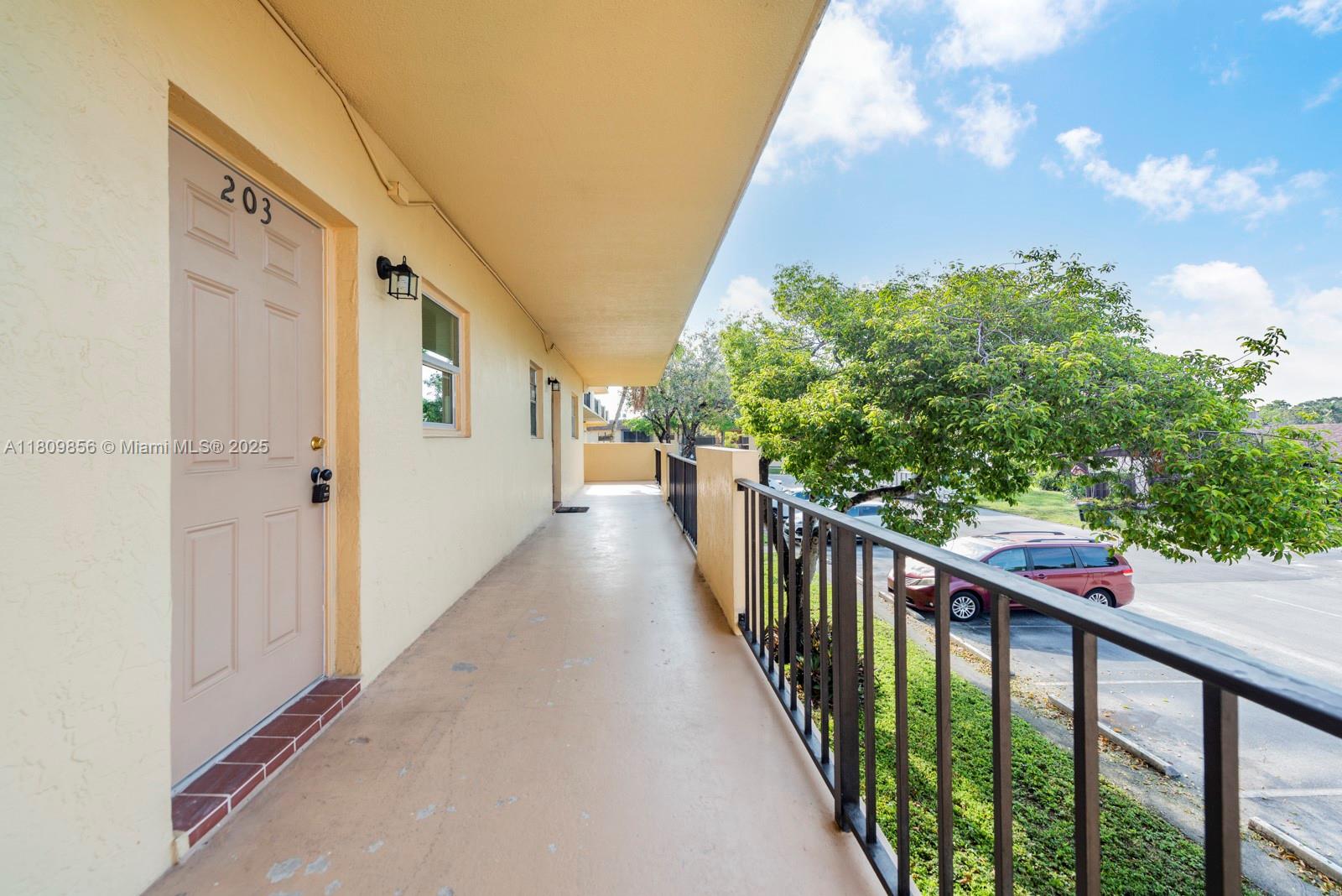 CAMBRIDGE HOUSE EAST - Residential