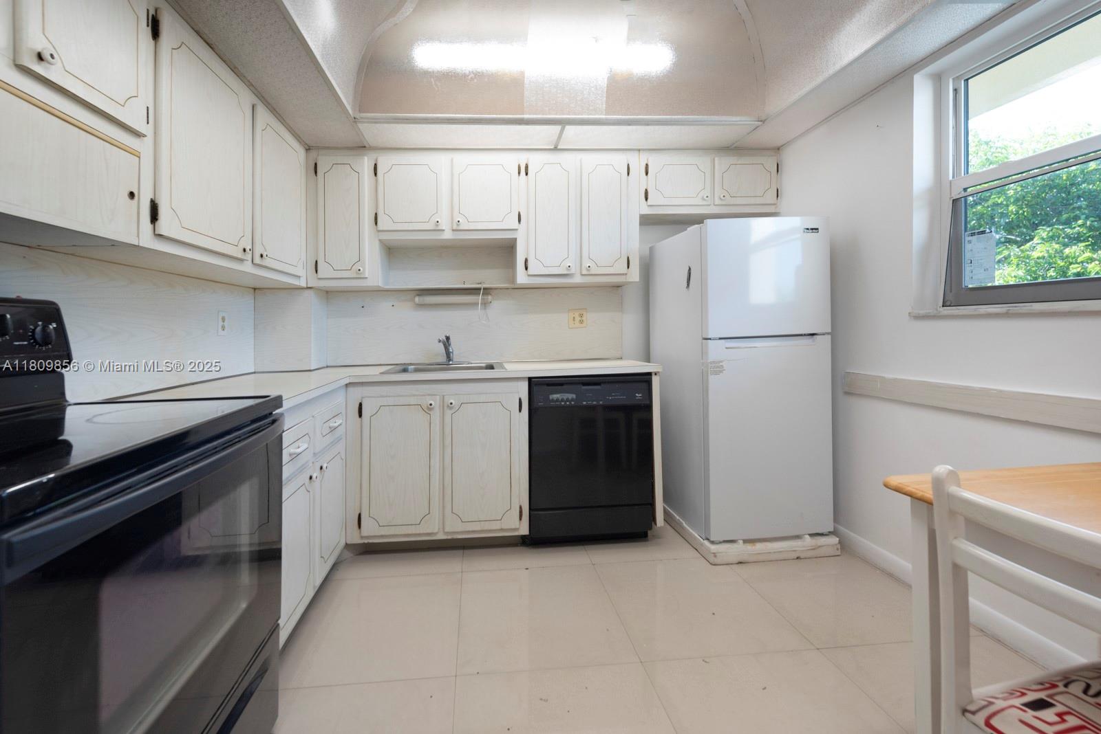 CAMBRIDGE HOUSE EAST - Residential