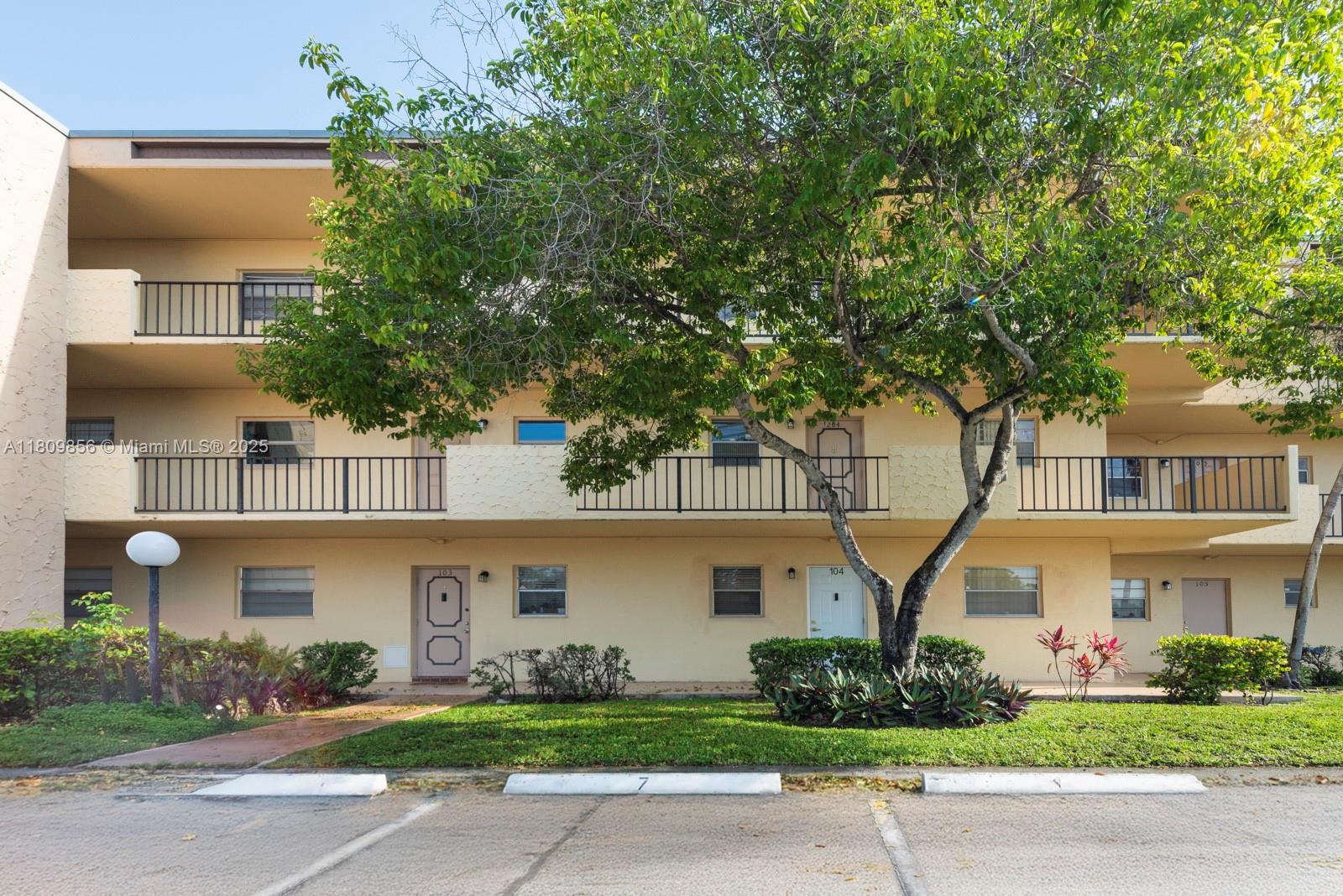 Property for Sale at 301 Cambridge Rd 203, Hollywood, Broward County, Florida - Bedrooms: 2 
Bathrooms: 2  - $180,000