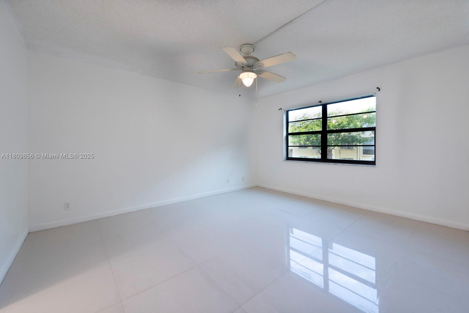 CAMBRIDGE HOUSE EAST - Residential