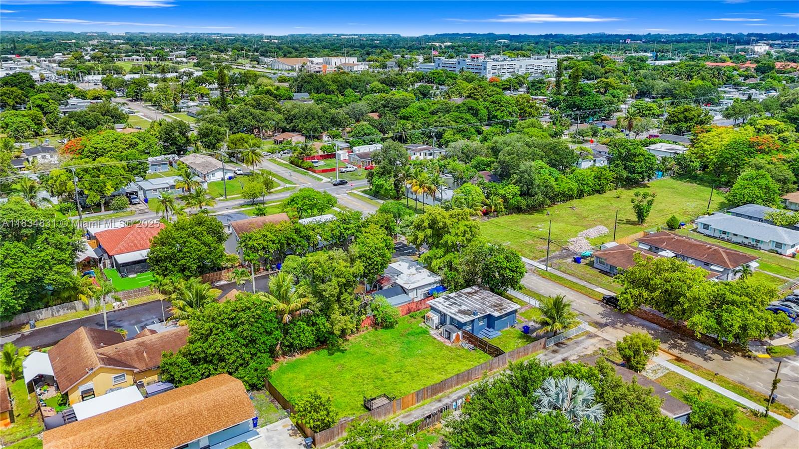 HOLLYWOOD COUNTRY ESTATES - Residential