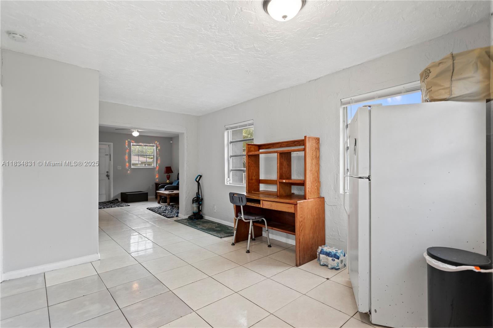 HOLLYWOOD COUNTRY ESTATES - Residential