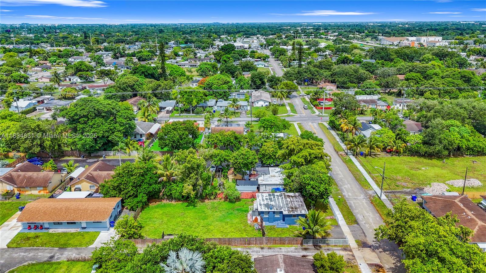 HOLLYWOOD COUNTRY ESTATES - Residential