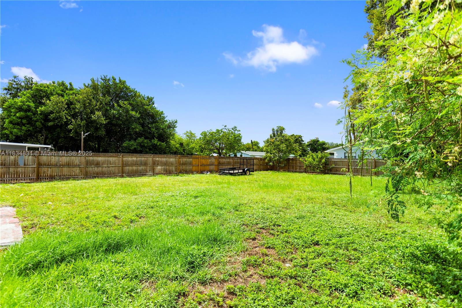 HOLLYWOOD COUNTRY ESTATES - Residential