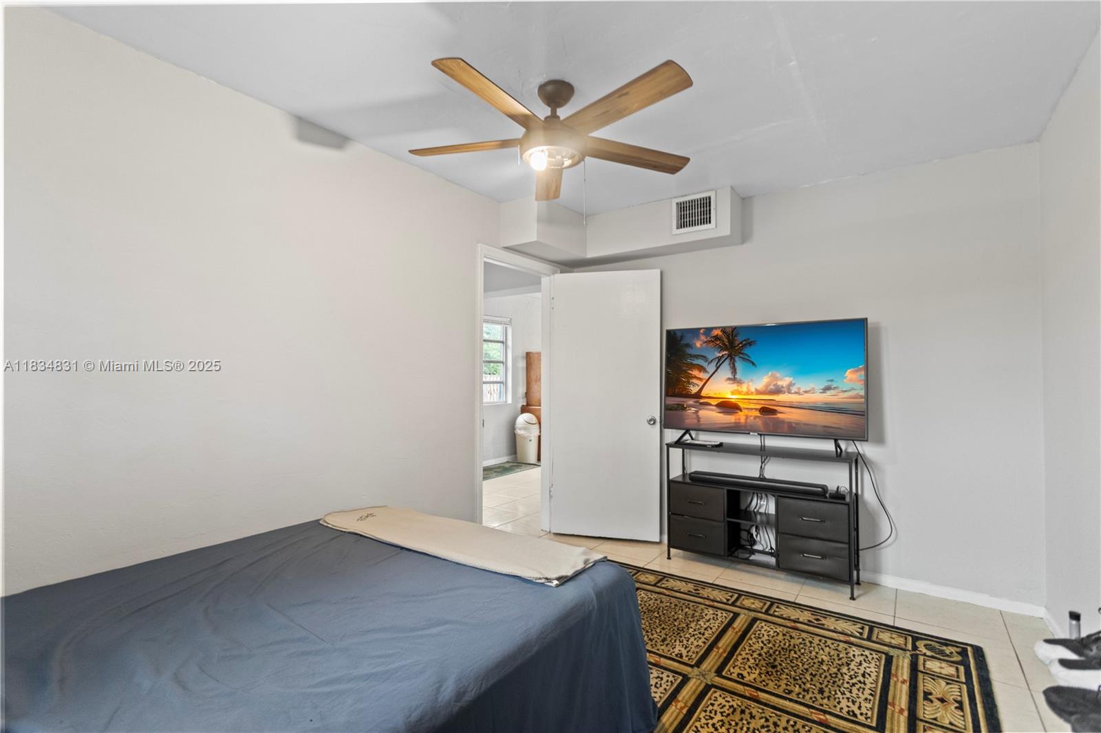 HOLLYWOOD COUNTRY ESTATES - Residential