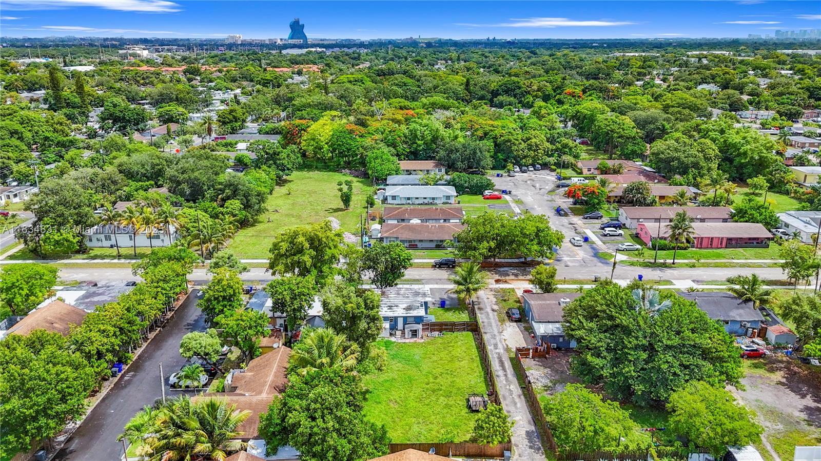 HOLLYWOOD COUNTRY ESTATES - Residential